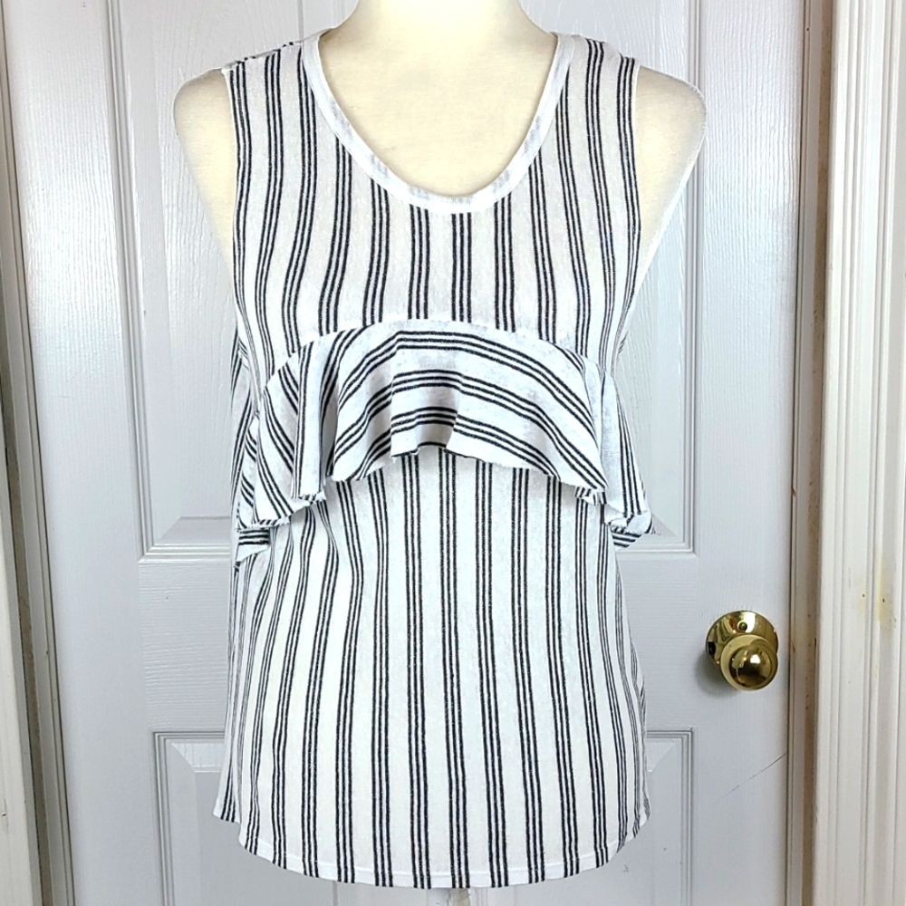 Who What Wear Ruffle Front Tank - Picture 1 of 10